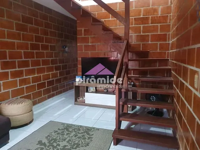 Casa com 103m² 2 quartos e 2 banheiros, à venda, no bairro Pontal de Santa Marina em Caraguatatuba