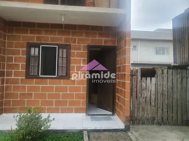 Casa com 103m² 2 quartos e 2 banheiros, à venda, no bairro Pontal de Santa Marina em Caraguatatuba