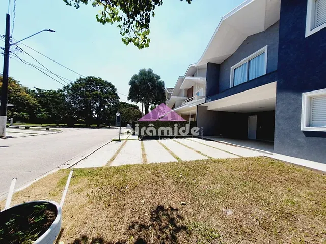 Casa com 360m² 3 quartos e 4 banheiros, à venda ou para alugar, no bairro Vila Branca em Jacareí