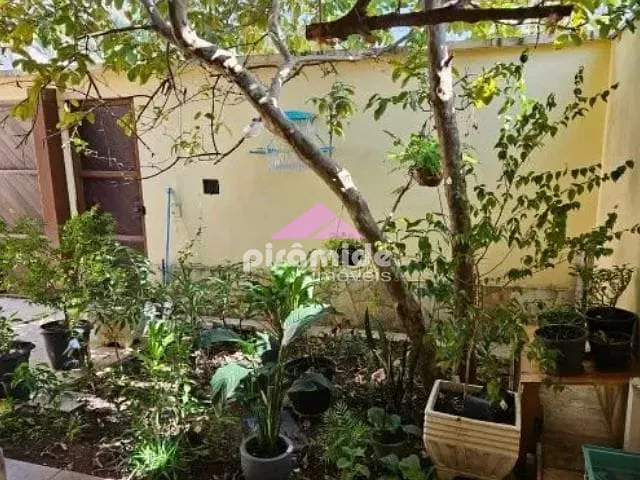Casa com 205m² 3 quartos e 3 banheiros, à venda, no bairro Parque Independencia em São José dos Campos