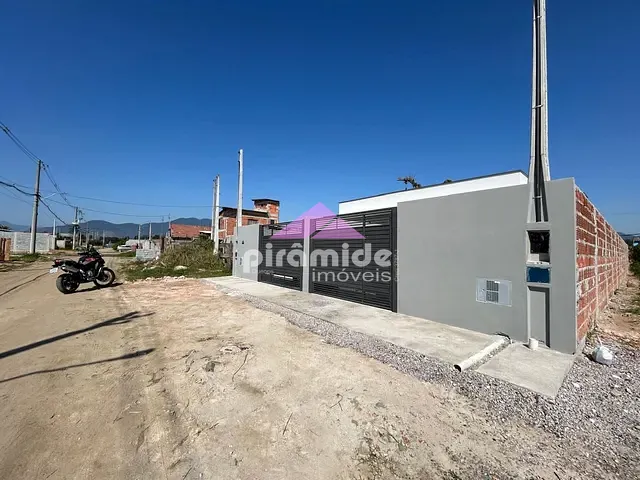 Casa com 180m² 3 quartos e 2 banheiros, à venda, no bairro Morro do Algodão em Caraguatatuba
