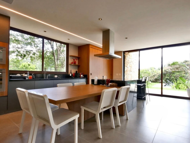 Casa com 692m² 4 quartos e 6 banheiros, à venda, no bairro Residencial Tamboré em Barueri