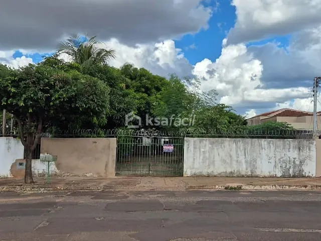 Casa com 600m² 2 quartos e 1 banheiro, à venda, no bairro Vila Carvalho em Campo Grande