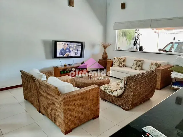 Casa com 342m² 4 quartos e 2 banheiros, à venda, no bairro Mar Verde em Caraguatatuba