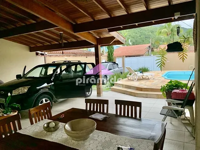 Casa com 342m² 4 quartos e 2 banheiros, à venda, no bairro Mar Verde em Caraguatatuba