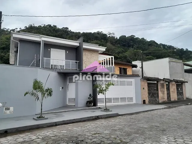 Casa com 323m² 5 quartos e 4 banheiros, à venda, no bairro Balneário Forest em Caraguatatuba