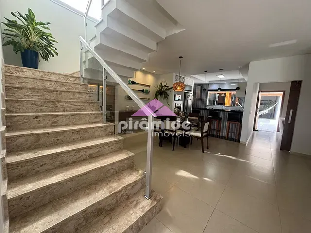 Casa com 323m² 5 quartos e 4 banheiros, à venda, no bairro Balneário Forest em Caraguatatuba