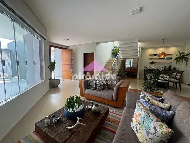 Casa com 323m² 5 quartos e 4 banheiros, à venda, no bairro Balneário Forest em Caraguatatuba