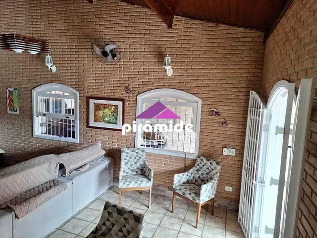 Casa com 360m² 4 quartos e 3 banheiros, à venda, no bairro Martim de Sá em Caraguatatuba