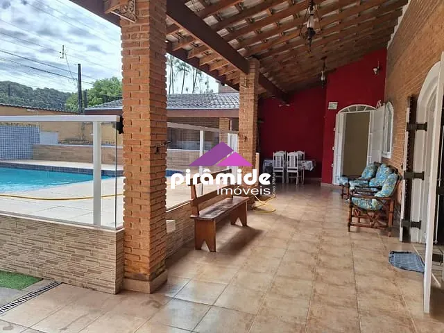 Casa com 360m² 4 quartos e 3 banheiros, à venda, no bairro Martim de Sá em Caraguatatuba