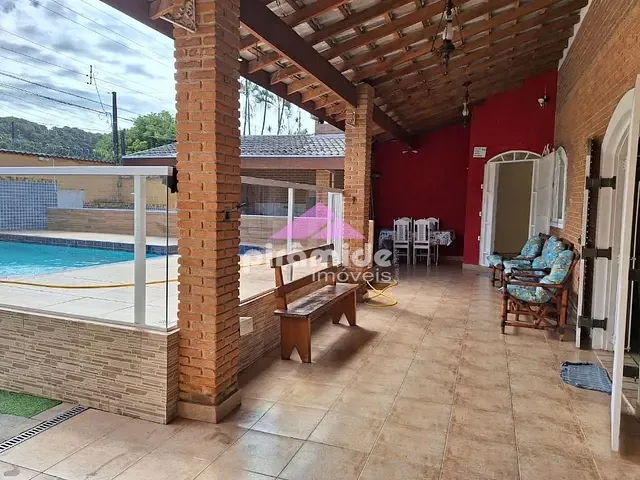 Casa com 360m² 4 quartos e 3 banheiros, à venda, no bairro Martim de Sá em Caraguatatuba