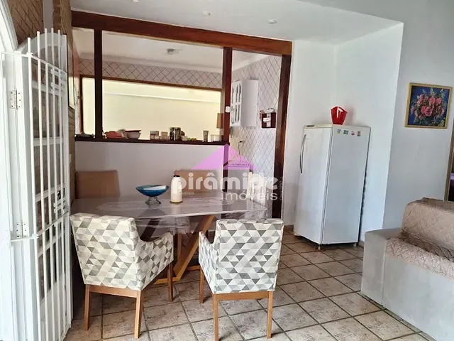 Casa com 360m² 4 quartos e 3 banheiros, à venda, no bairro Martim de Sá em Caraguatatuba