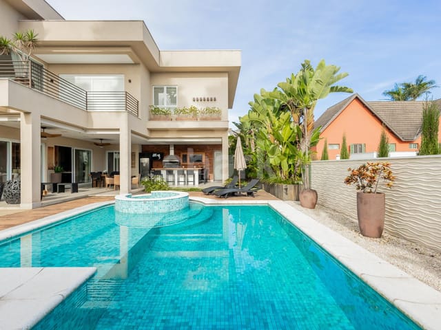 Casa com 600m², à venda, no bairro Alphaville em Santana de Parnaíba
