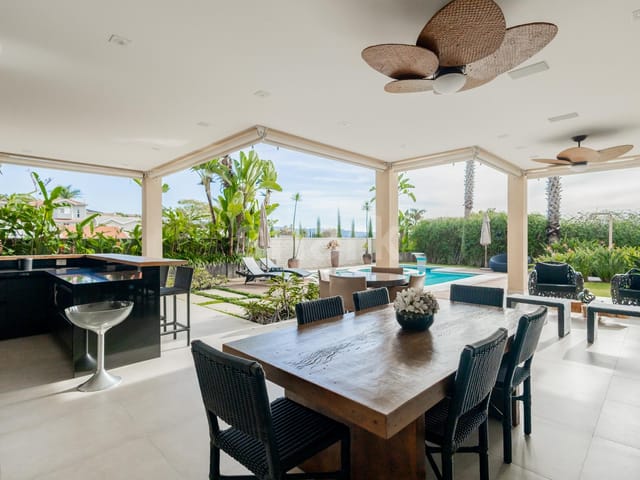 Casa com 600m², à venda, no bairro Alphaville em Santana de Parnaíba