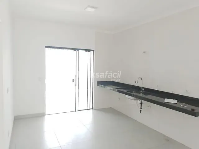 Casa com 175m² 2 quartos e 1 banheiro, à venda, no bairro Coophamat em Campo Grande