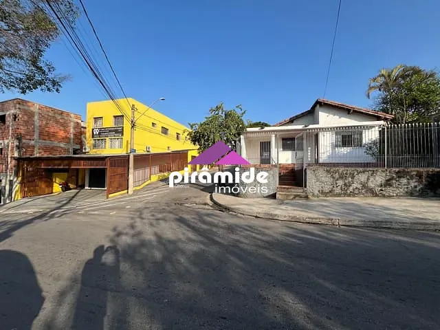 Casa com 263m² 3 quartos e 1 banheiro, à venda, no bairro Jardim São Vicente em São José dos Campos