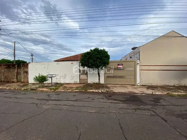 Casa com 360m² 3 quartos e 2 banheiros, à venda, no bairro Guanandi em Campo Grande