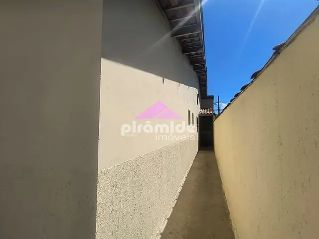 Casa com 175m² 2 quartos e 2 banheiros, à venda, no bairro Praia das Palmeiras em Caraguatatuba