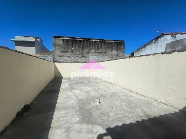 Casa com 175m² 2 quartos e 2 banheiros, à venda, no bairro Praia das Palmeiras em Caraguatatuba