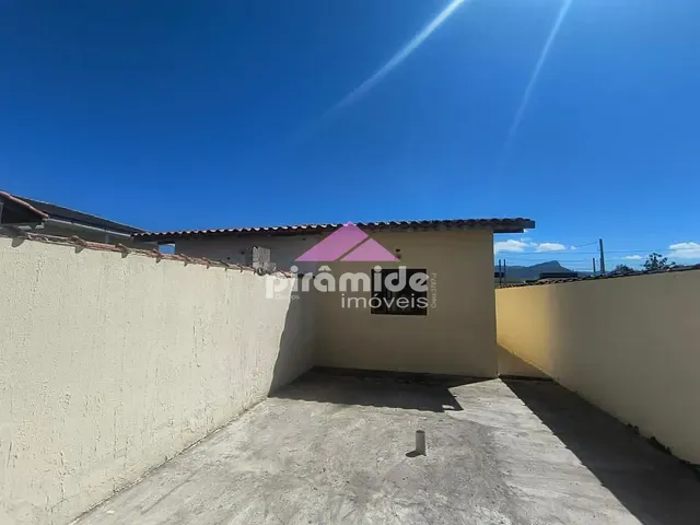 Casa com 175m² 2 quartos e 2 banheiros, à venda, no bairro Praia das Palmeiras em Caraguatatuba