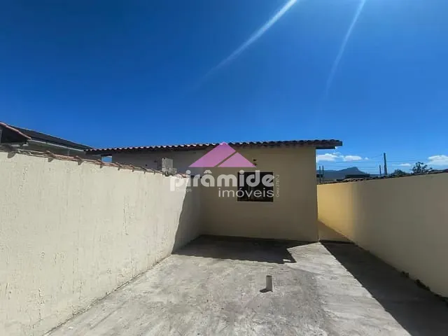 Casa com 175m² 2 quartos e 2 banheiros, à venda, no bairro Praia das Palmeiras em Caraguatatuba
