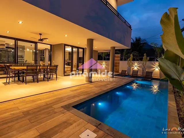 Casa com 375m² 5 quartos e 6 banheiros, à venda, no bairro Lagoinha em Ubatuba