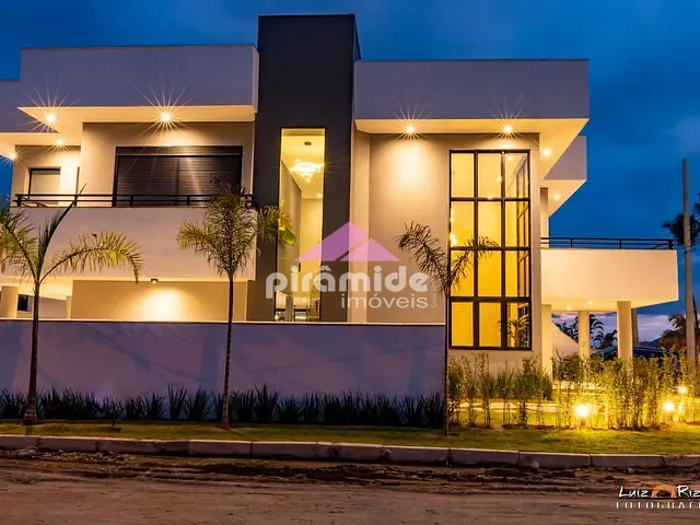 Casa com 375m² 5 quartos e 6 banheiros, à venda, no bairro Lagoinha em Ubatuba