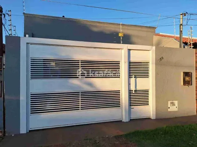 Casa com 180m² 2 quartos e 1 banheiro, à venda, no bairro Residencial Oliveira em Campo Grande