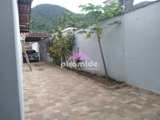 Casa com 300m² 4 quartos e 3 banheiros, à venda, no bairro Perequê Mirim em Ubatuba