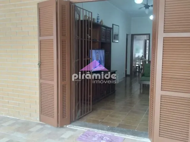Casa com 300m² 4 quartos e 3 banheiros, à venda, no bairro Perequê Mirim em Ubatuba