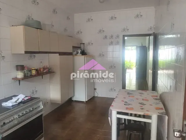 Casa com 300m² 4 quartos e 3 banheiros, à venda, no bairro Perequê Mirim em Ubatuba
