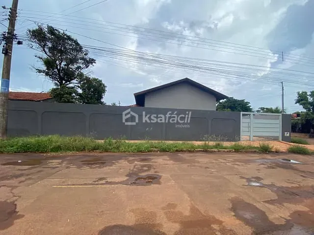 Casa com 330m² 3 quartos e 2 banheiros, à venda, no bairro Residência Iracy Coelho Netto em Campo Grande