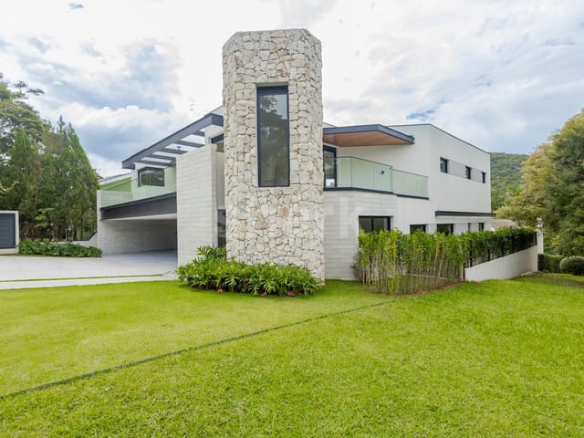 Casa com 516m² 4 quartos e 7 banheiros, à venda, no bairro Alphaville em Santana de Parnaíba