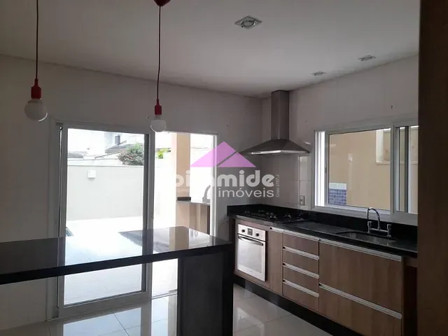 Casa com 350m² 5 quartos e 5 banheiros, à venda, no bairro Urbanova em São José dos Campos