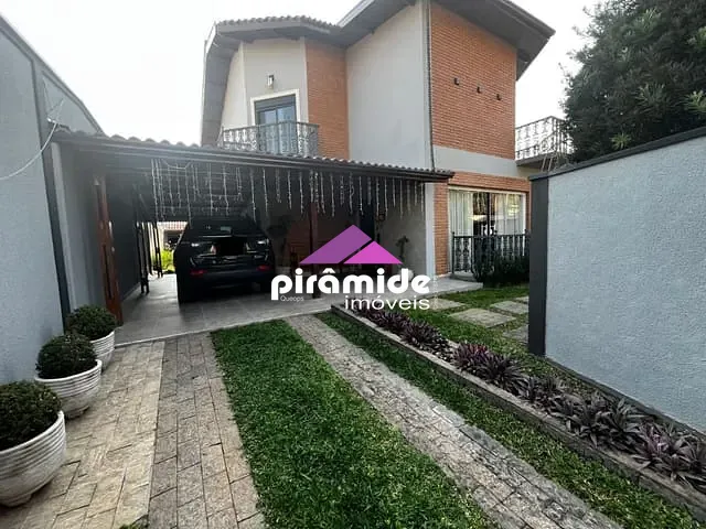 Casa com 360m² 4 quartos e 3 banheiros, à venda, no bairro Jardim das Colinas em São José dos Campos