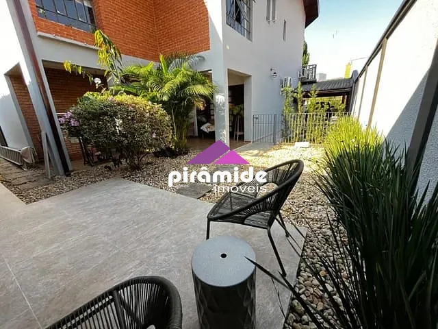 Casa com 360m² 4 quartos e 3 banheiros, à venda, no bairro Jardim das Colinas em São José dos Campos