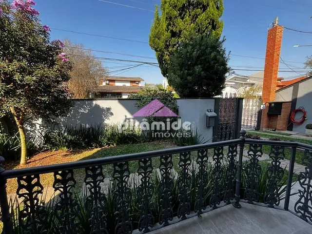 Casa com 360m² 4 quartos e 3 banheiros, à venda, no bairro Jardim das Colinas em São José dos Campos