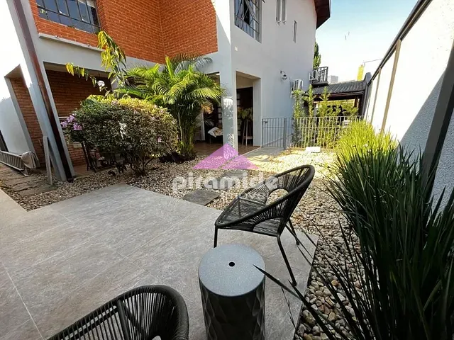 Casa com 360m² 4 quartos e 3 banheiros, à venda, no bairro Jardim das Colinas em São José dos Campos