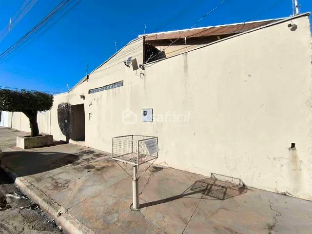 Casa com 480m² 3 quartos e 1 banheiro, à venda, no bairro Monte Castelo em Campo Grande