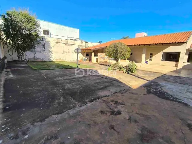 Casa com 480m² 3 quartos e 1 banheiro, à venda, no bairro Monte Castelo em Campo Grande