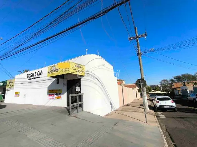 Casa com 480m² 3 quartos e 1 banheiro, à venda, no bairro Monte Castelo em Campo Grande