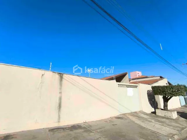 Casa com 480m² 3 quartos e 1 banheiro, à venda, no bairro Monte Castelo em Campo Grande