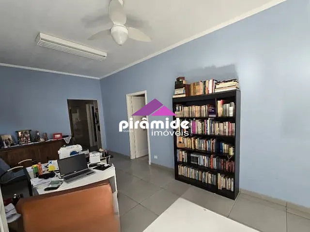 Casa com 400m² 4 quartos e 3 banheiros, à venda, no bairro Santana em São José dos Campos