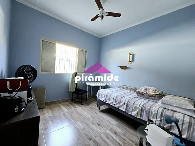 Casa com 400m² 4 quartos e 3 banheiros, à venda, no bairro Santana em São José dos Campos