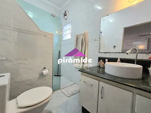 Casa com 400m² 4 quartos e 3 banheiros, à venda, no bairro Santana em São José dos Campos
