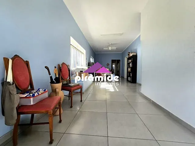 Casa com 400m² 4 quartos e 3 banheiros, à venda, no bairro Santana em São José dos Campos