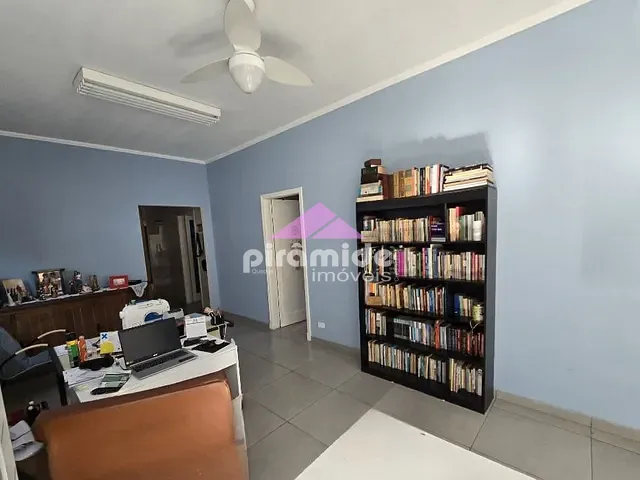 Casa com 400m² 4 quartos e 3 banheiros, à venda, no bairro Santana em São José dos Campos