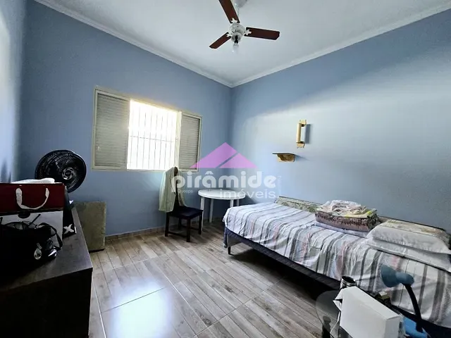 Casa com 400m² 4 quartos e 3 banheiros, à venda, no bairro Santana em São José dos Campos