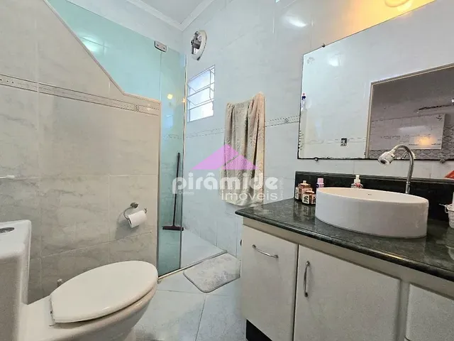 Casa com 400m² 4 quartos e 3 banheiros, à venda, no bairro Santana em São José dos Campos