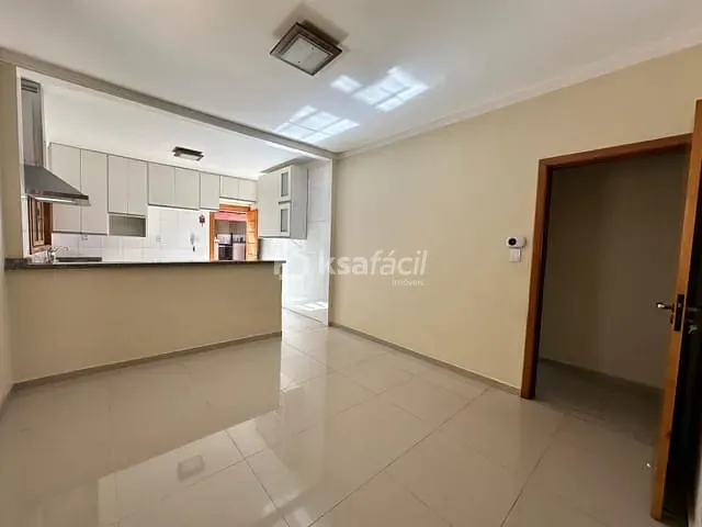 Casa com 360m² 3 quartos e 3 banheiros, à venda, no bairro Guanandi em Campo Grande